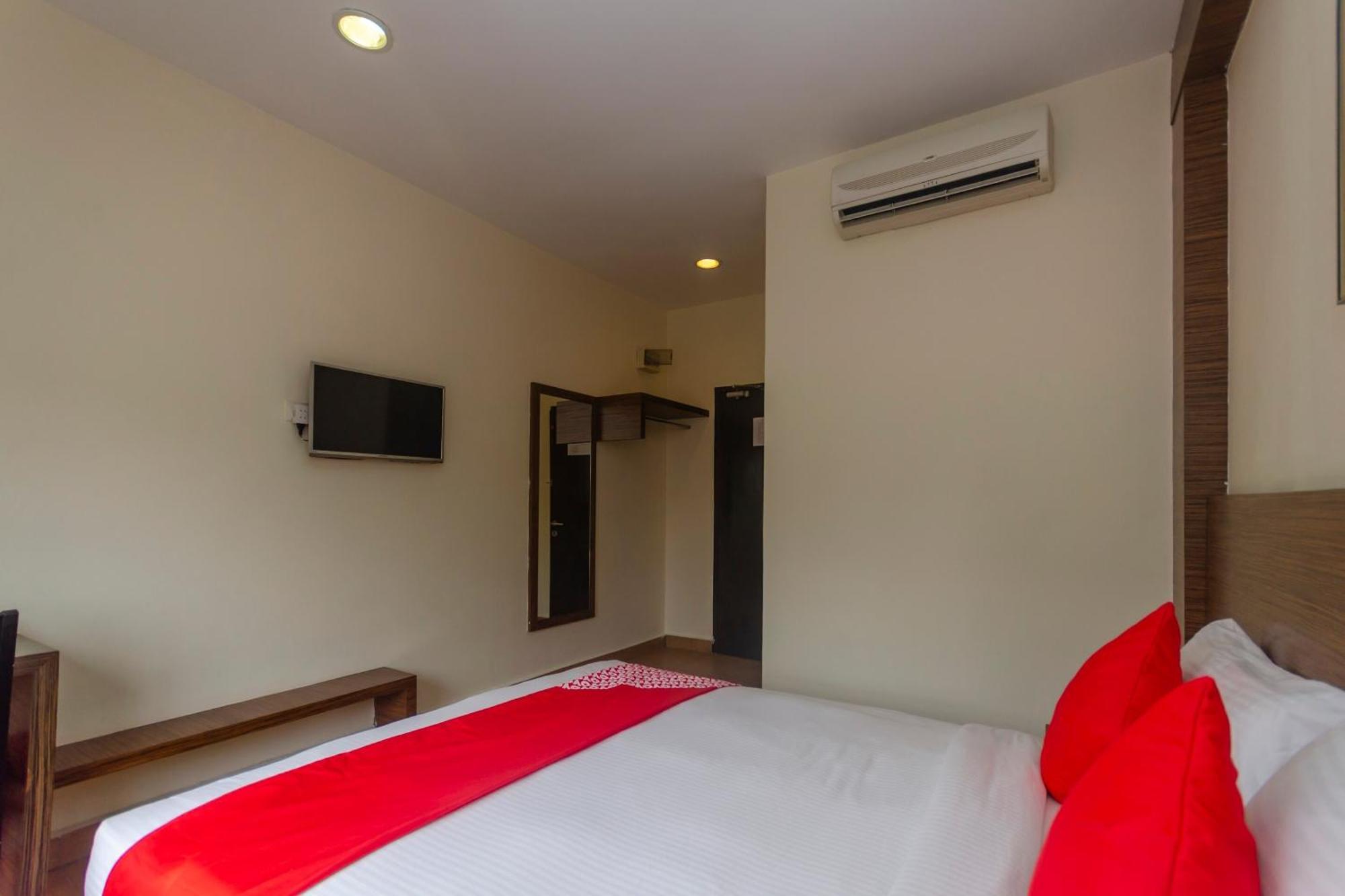 Super Oyo 596 The Vintage Hotel Johor Bahru Ngoại thất bức ảnh