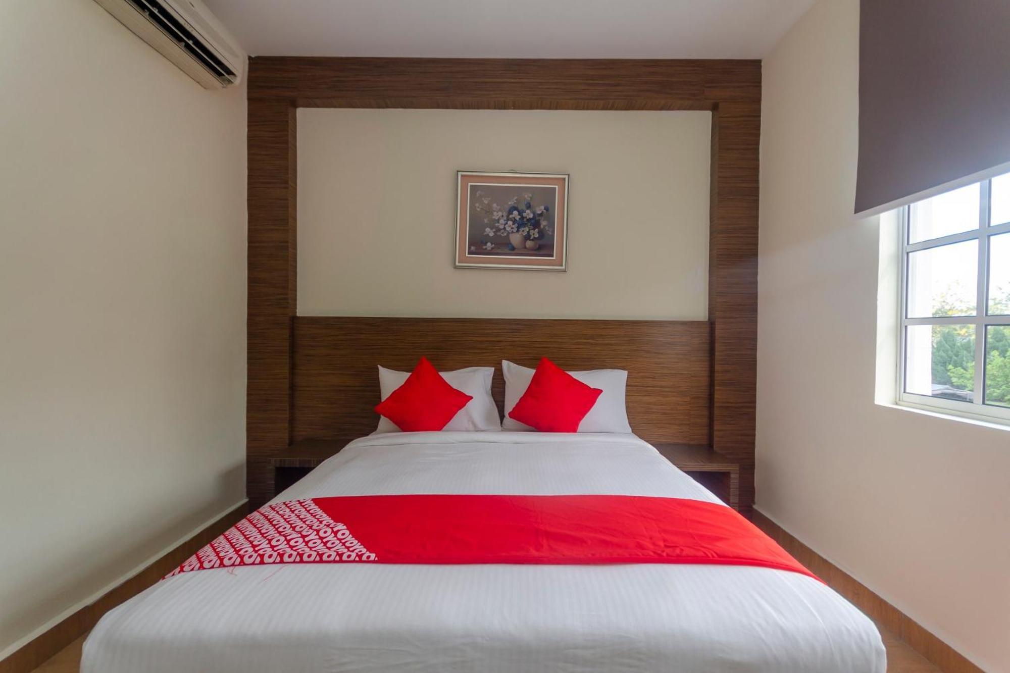 Super Oyo 596 The Vintage Hotel Johor Bahru Ngoại thất bức ảnh
