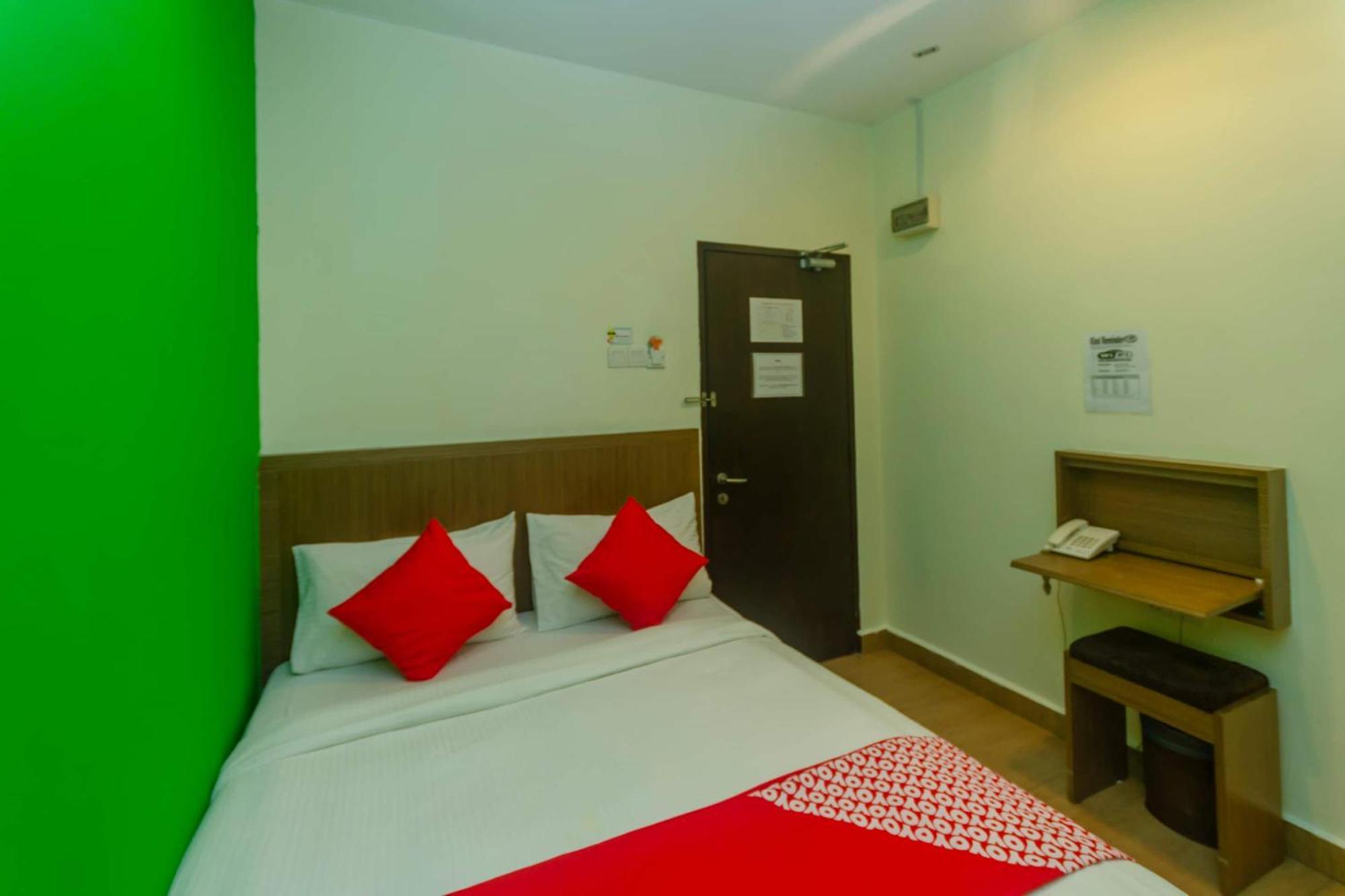 Super Oyo 596 The Vintage Hotel Johor Bahru Ngoại thất bức ảnh