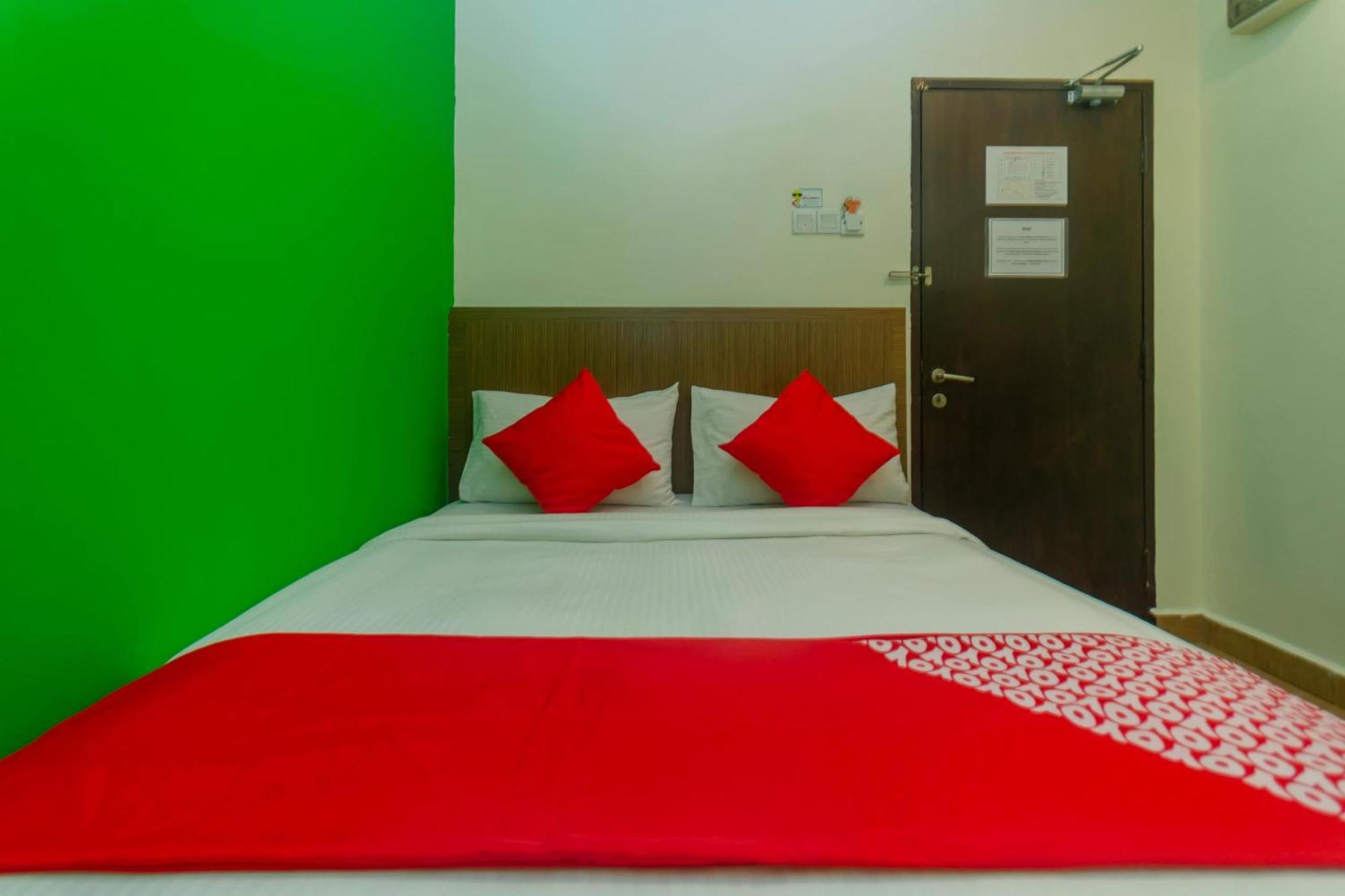 Super Oyo 596 The Vintage Hotel Johor Bahru Ngoại thất bức ảnh