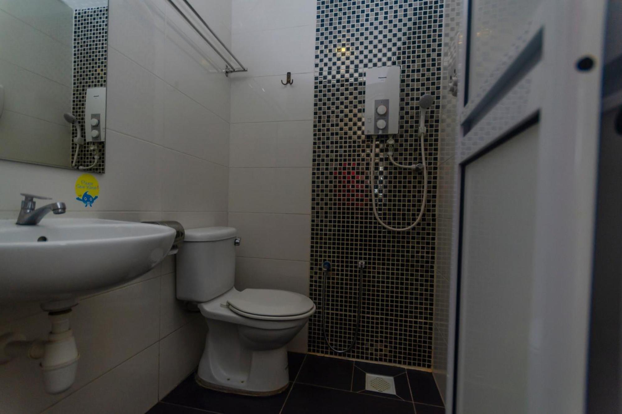 Super Oyo 596 The Vintage Hotel Johor Bahru Ngoại thất bức ảnh