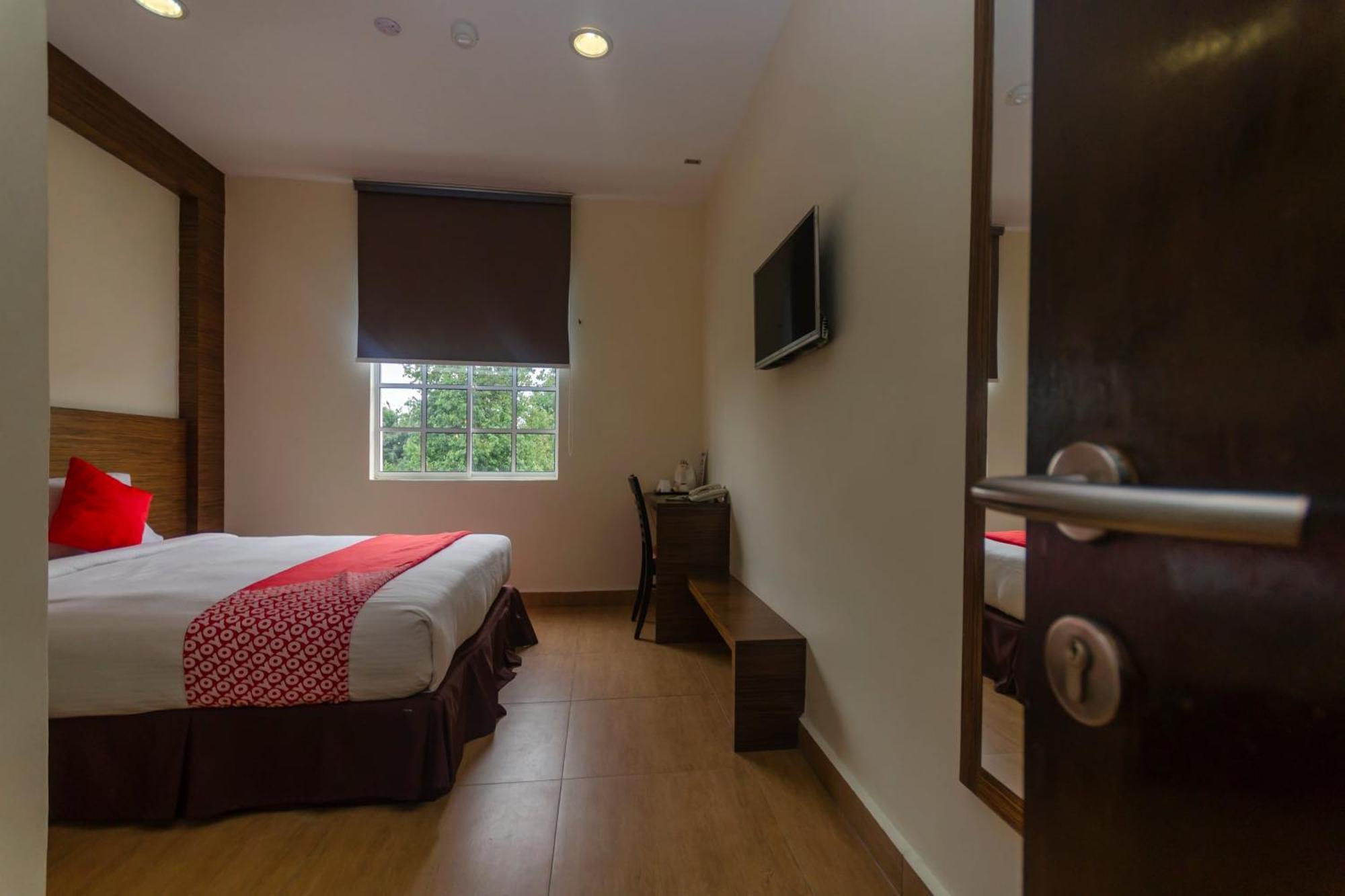 Super Oyo 596 The Vintage Hotel Johor Bahru Ngoại thất bức ảnh